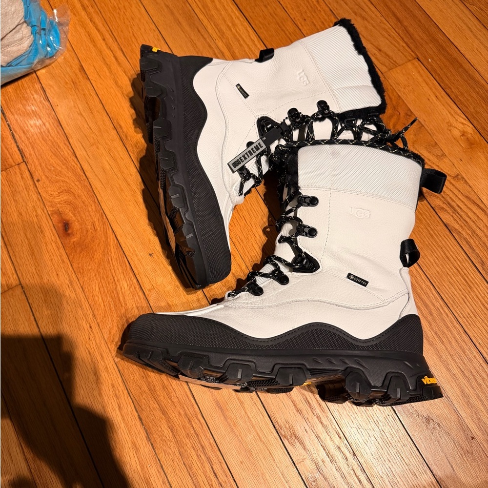 🔼NWOT UGG Xtream Adirondack Meridian Waterproof Boots in white leather Sz 8.5